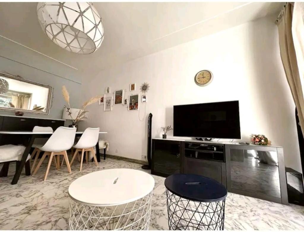 - Promenade Des Anglais - Climatise, 4 Pers Appartement *
